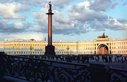 Александровская колонна (1834 г.) на Дворцовой площади